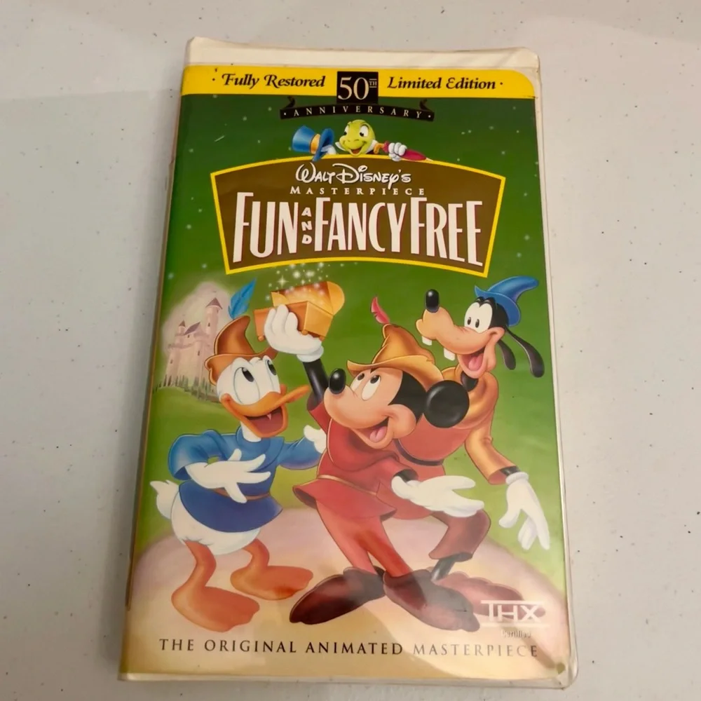 💙 Disney’s Masterpiece Collection Fun & Fancy Free VHS Movie 9875